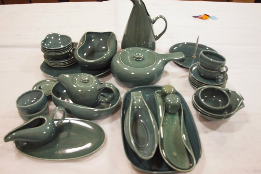 Russel Wright green lot of 58 pcs: Russel Wright green lot of 58 pcs