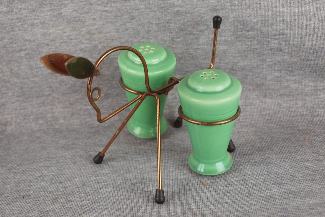 Harlequin salt & pepper shaker with wire donkey holder,: Harlequin salt & pepper shaker with wire donkey holder, green