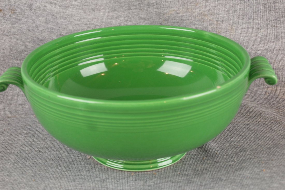 Fiesta casserole base, medium green, nick: Fiesta casserole base, medium green, nick