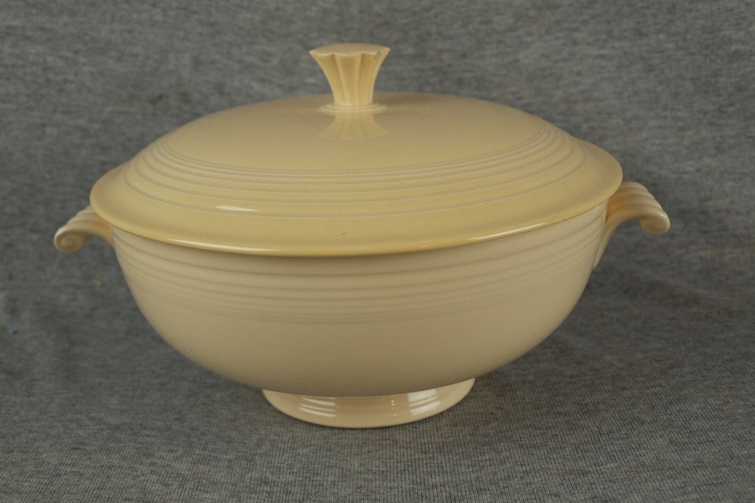 Fiesta casserole, ivory, nick: Fiesta casserole, ivory, nick