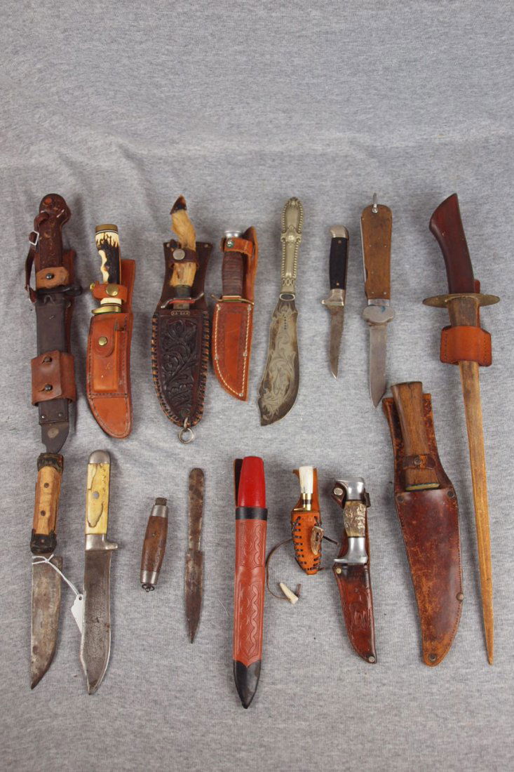 Lot of 16 long handled knives: Lot of 16 long handled knives