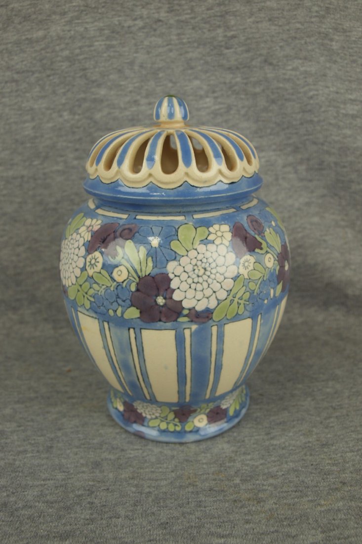 American Satsuma floral enamel potpourri jar with: American Satsuma floral enamel potpourri jar with pierced top, 7", hairline to lid