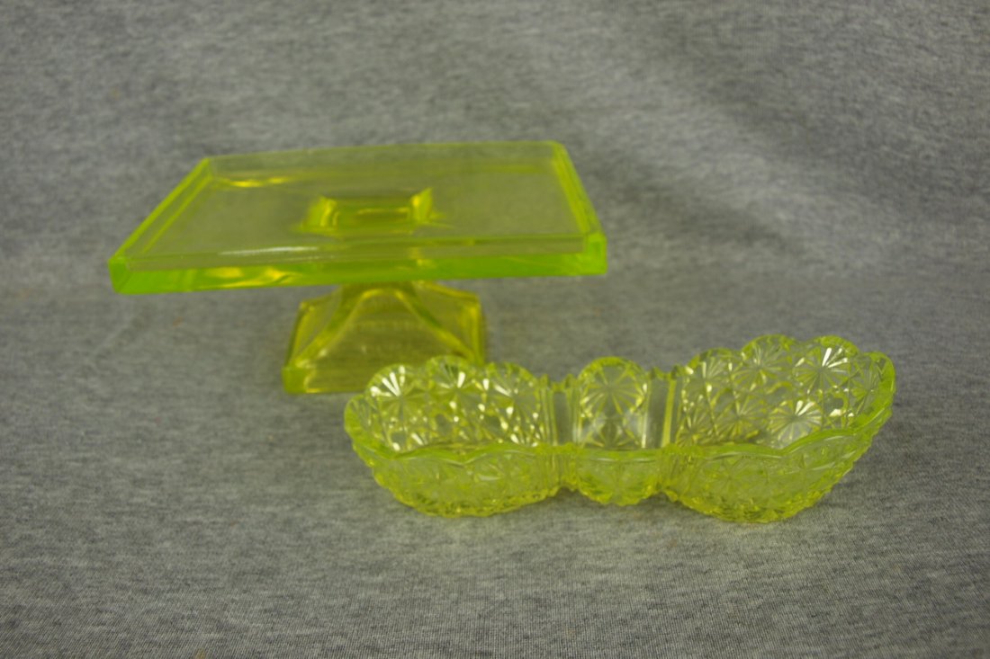 Teaberry vaseline glass display stand and daisy &: Teaberry vaseline glass display stand and daisy & button spoon holder