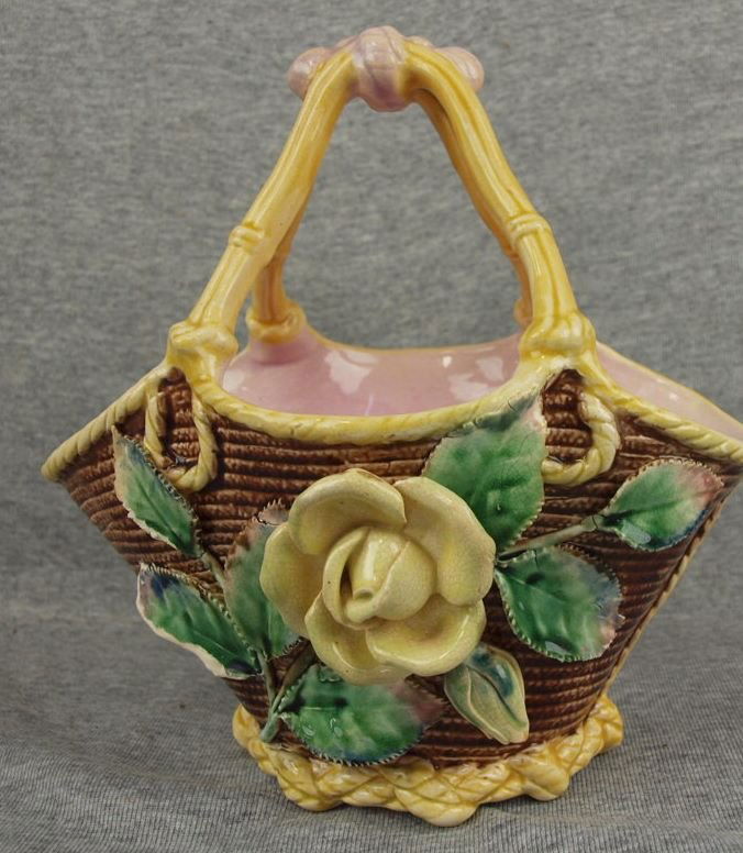 Majolica basket with applied flowers, some losses: Majolica basket with applied flowers, some losses