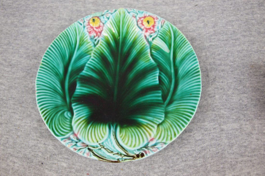 Majolica 7 1/2" leaf plate, minor wear: Majolica 7 1/2" leaf plate, minor wear