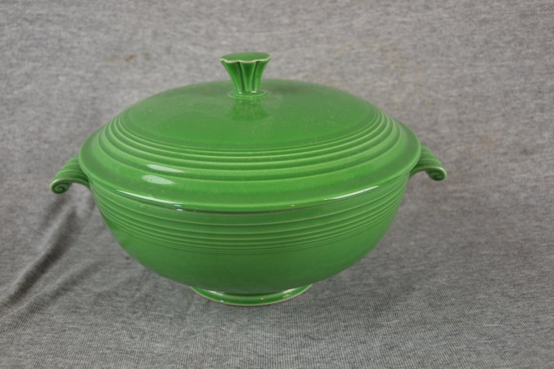 Fiesta casserole, medium green, minor nick to finial: Fiesta casserole, medium green, minor nick to finial