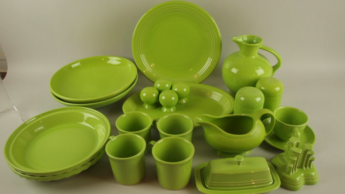 Fiesta Post 86 chartreuse lot of 19 pcs: Fiesta Post 86 chartreuse lot of 19 pcs