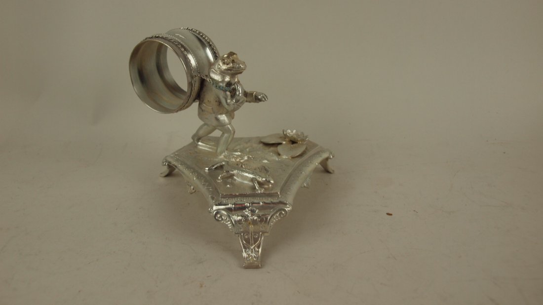 Reed & Barton silver plate figural napkin ring of frog: Reed & Barton silver plate figural napkin ring of frog