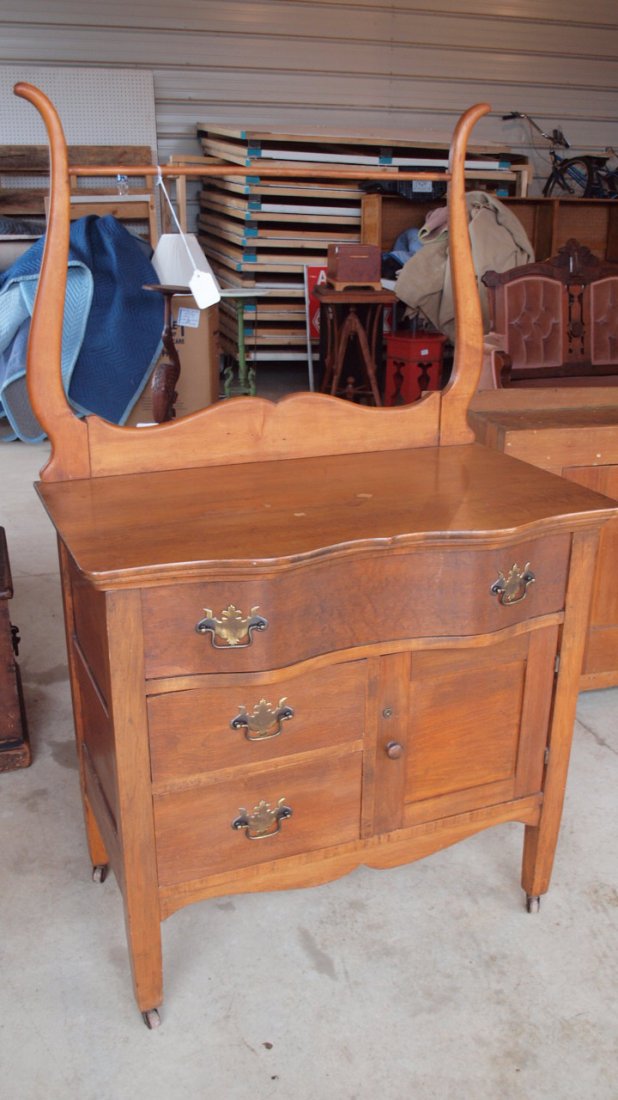 Maple commode with towel bar: Maple commode with towel bar