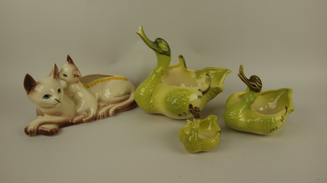 Hull Siamese cat planter and set of 3 graduated swans: Hull Siamese cat planter and set of 3 graduated swans