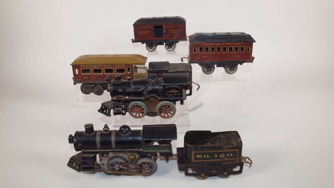 American Flyer lot of 2 wind up cast iron train: American Flyer lot of 2 wind up cast iron train engines, 2 tenders, & 3 cars