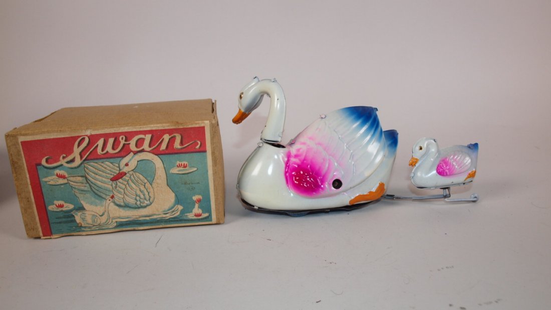 Nette Japanese Swan with gosling tin litho wind up toy: Nette Japanese Swan with gosling tin litho wind up toy with original box
