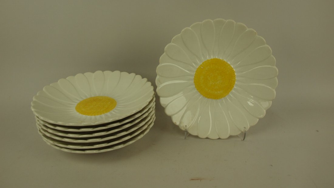 Majolica Gien set of 7 - 9" water lily plates, various: Majolica Gien set of 7 - 9" water lily plates, various condition