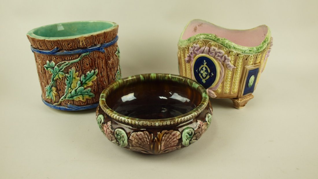 Majolica lot of 2 cachepots and a bowl, various: Majolica lot of 2 cachepots and a bowl, various condition