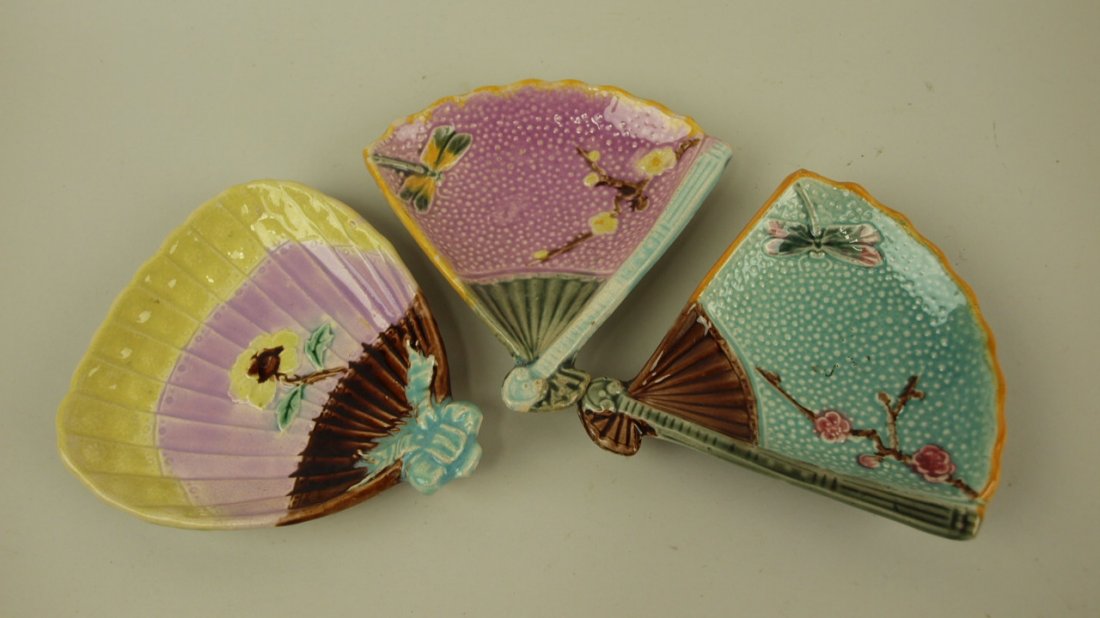 Majolica lot of 3 fan dishes: Majolica lot of 3 fan dishes