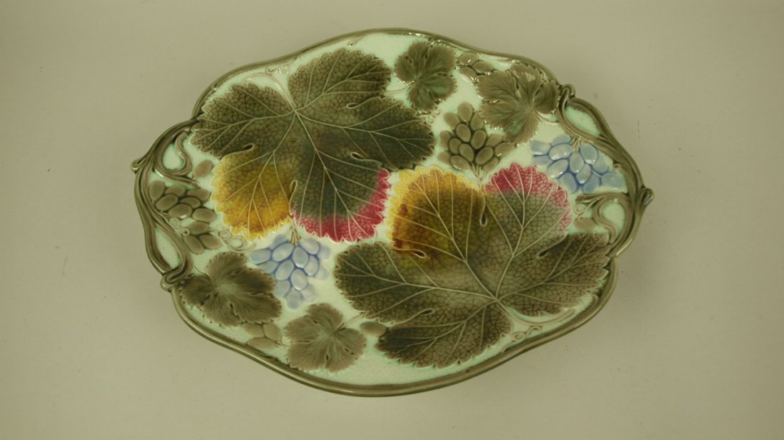 Majolica Wedgwood Argenta grape & leaf tray, 12": Majolica Wedgwood Argenta grape & leaf tray, 12"
