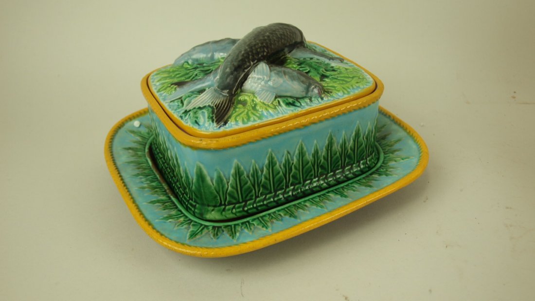 Majolica George Jones acanthus leaf sardine box and: Majolica George Jones acanthus leaf sardine box and stand, minor nick to inside rim of box
