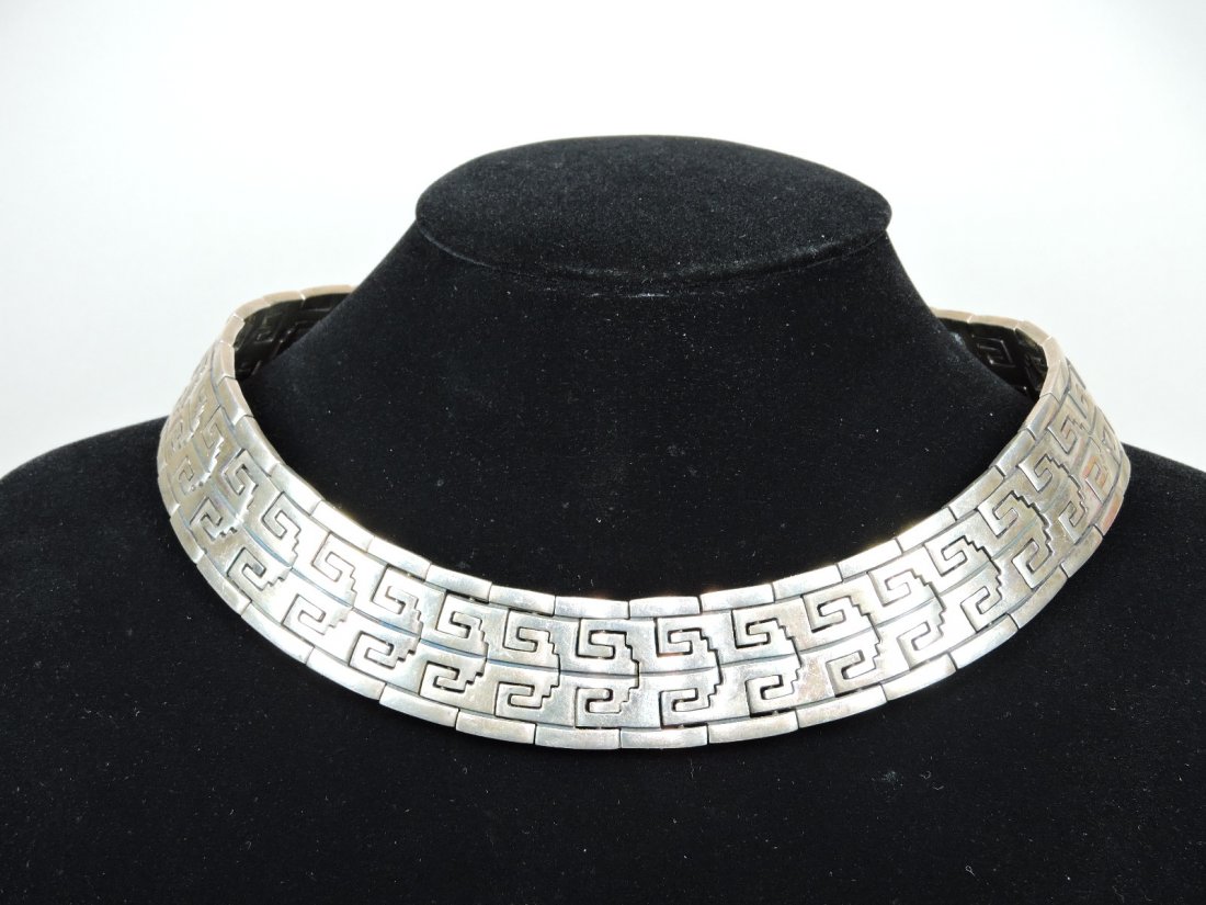 Sterling silver heavy choker type necklace 8.12oz: Sterling silver heavy choker type necklace 8.12oz