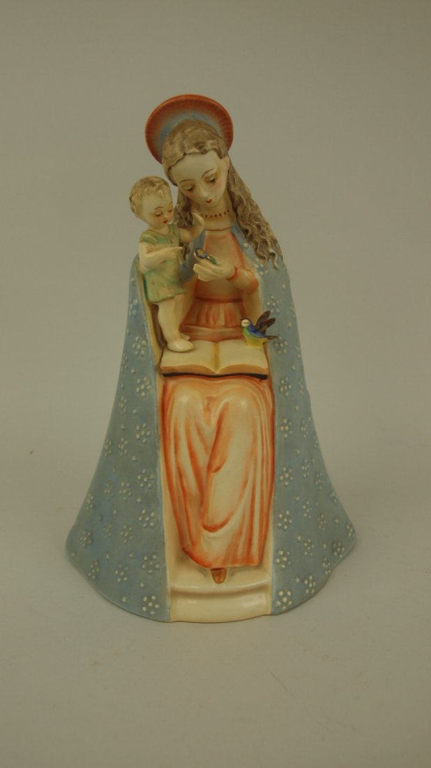 Hummel Madonna & Child 10/1, full bee, 8 1/4": Hummel Madonna & Child 10/1, full bee, 8 1/4"