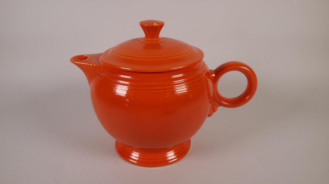 Fiesta large teapot, red, glaze miss to finial (1 of 1)
