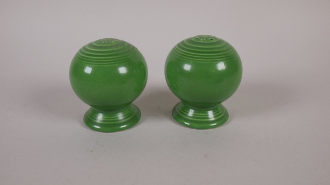 Fiesta salt & pepper pair, medium green (1 of 1)