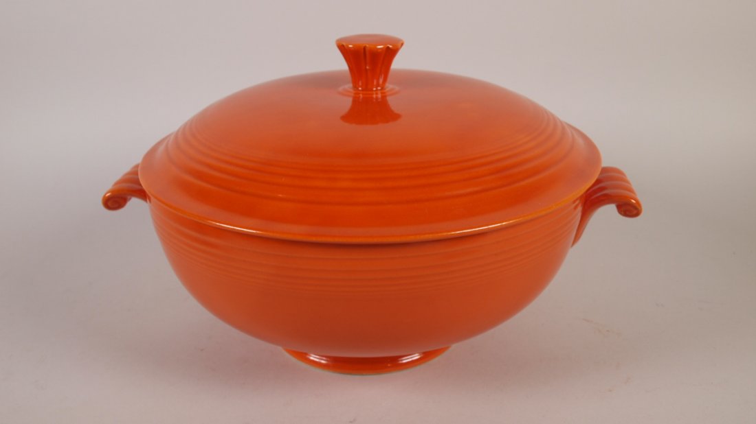 Fiesta casserole, red, minor nick to base rim (1 of 1)