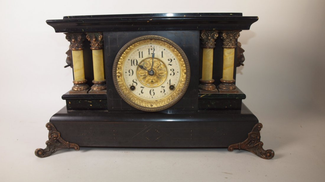 Seth Thomas black mantle clock with columns: Seth Thomas black mantle clock with columns