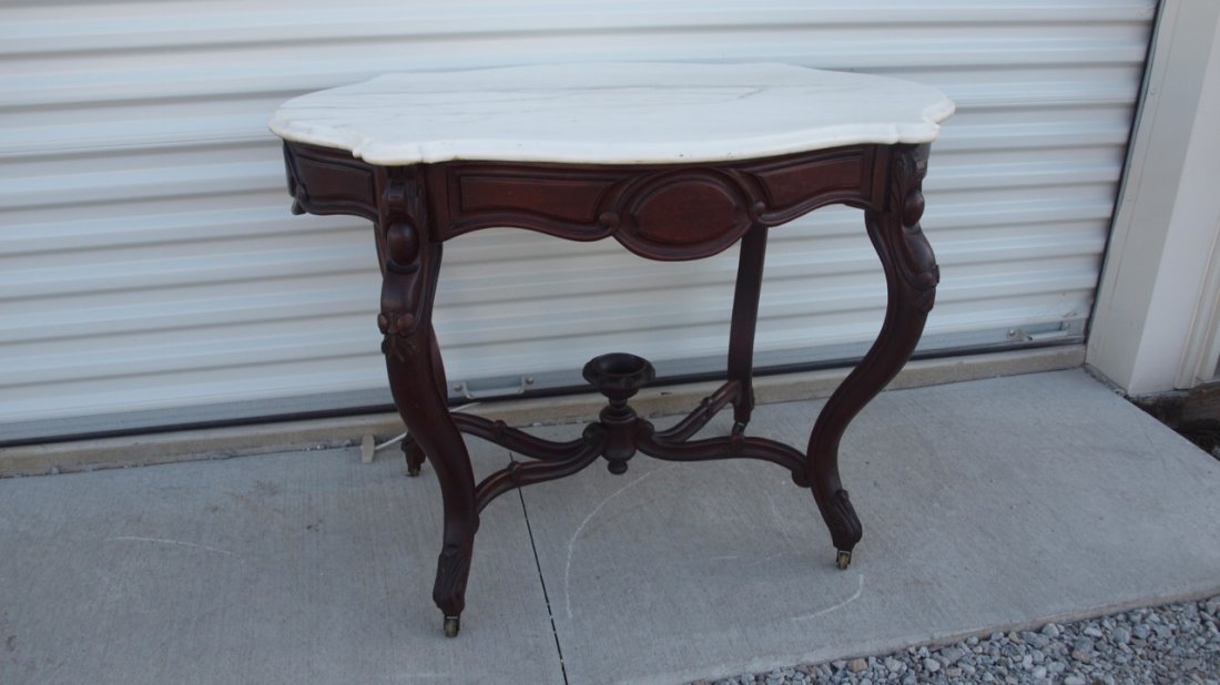 Nice walnut Victorian turtle marble top table, 39 1/2": Nice walnut Victorian turtle marble top table, 39 1/2" x 27" top