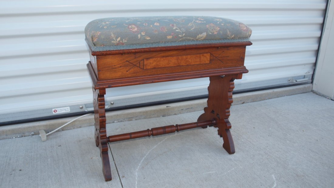 Walnut Victorian llft top organ bench: Walnut Victorian llft top organ bench