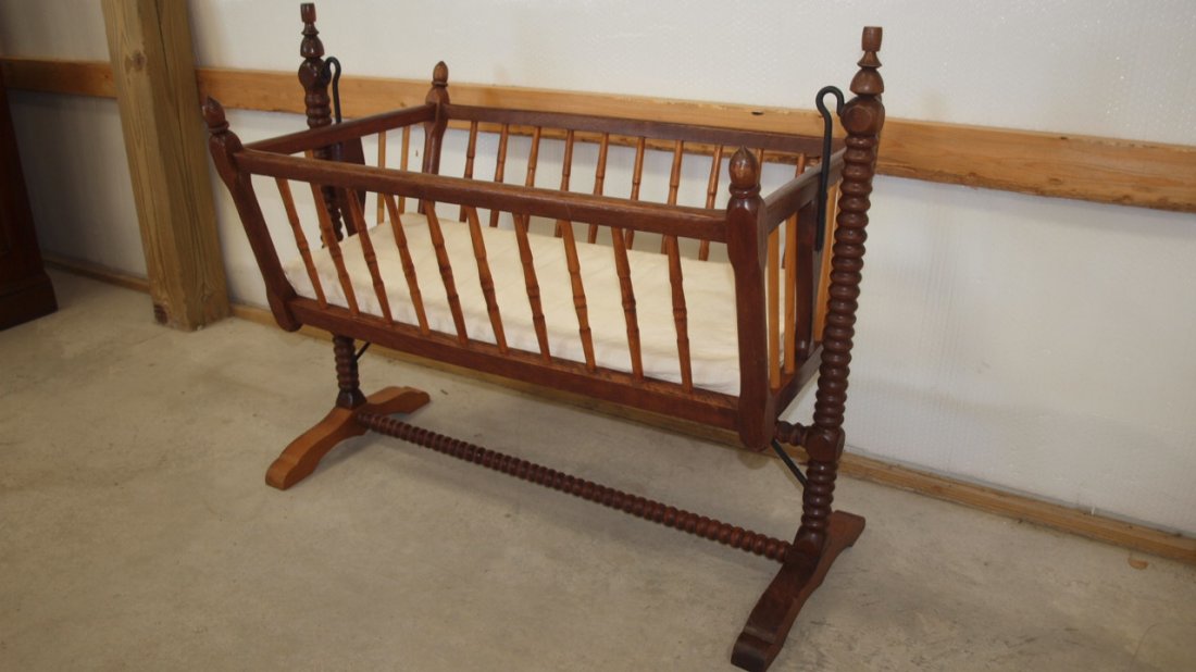 Walnut swing spool cradle: Walnut swing spool cradle