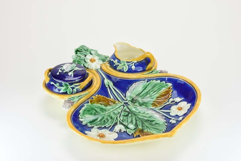 A Wedgwood Majolica Strawberry Server c.1875 The cobalt (1 of 4)