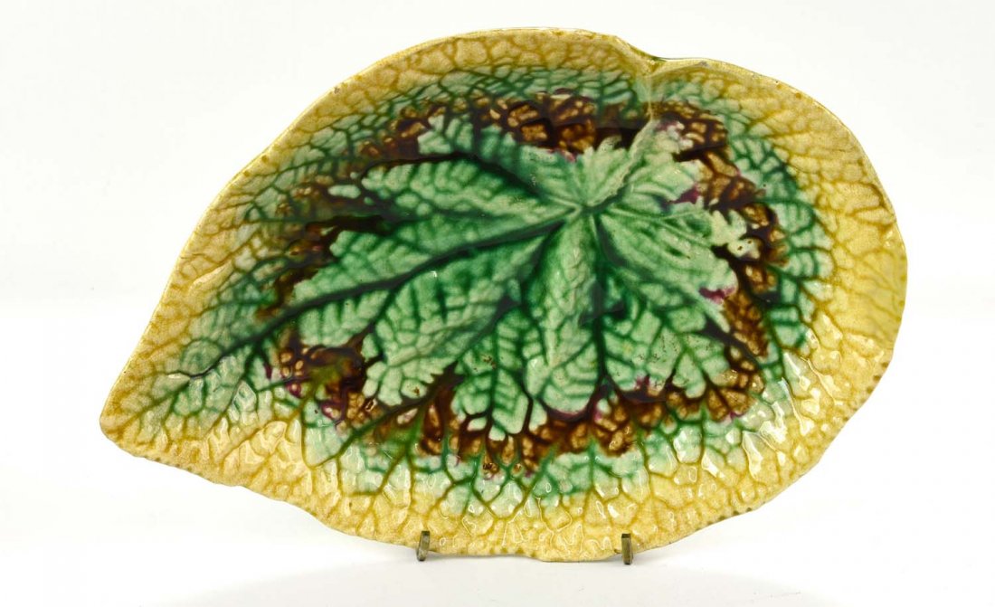 Majolica begonia leaf tray, 11" (1 of 1)