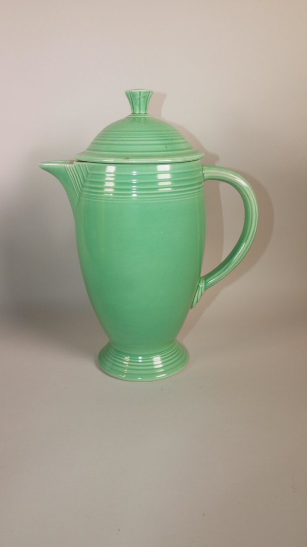 Fiesta coffee pot, green, nicks to finial (1 of 1)