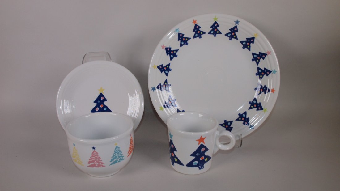 Fiesta Post 86 white "Christmas" 4 piece place seting (1 of 1)