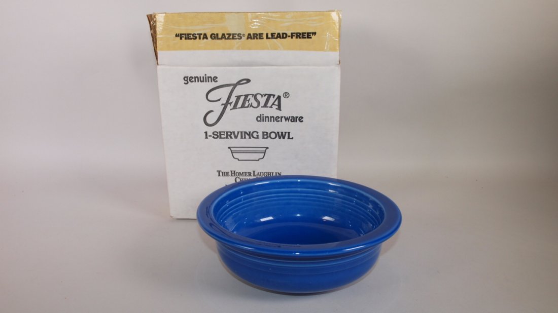 Fiesta Post 86 sapphire serving bowl, factory glaze (1 of 1)