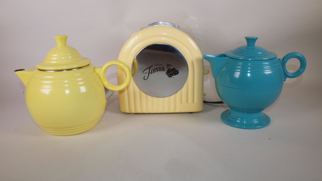 Fiesta Post 86 toaster and 2 teapots (1 of 1)