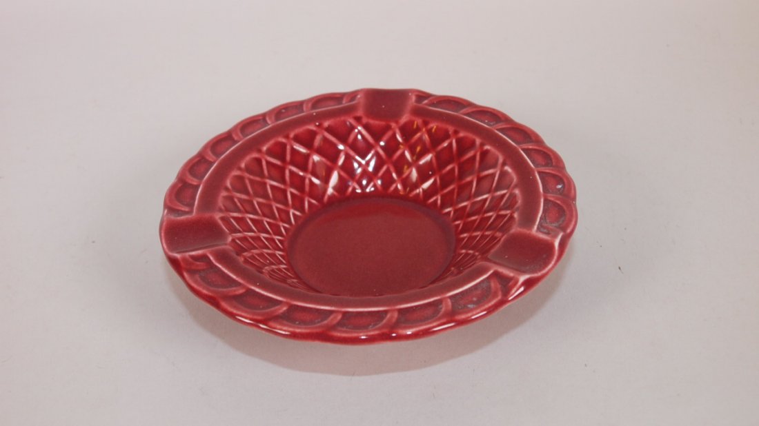 Fiesta Harlequin maroon basketweave ashtray (1 of 1)