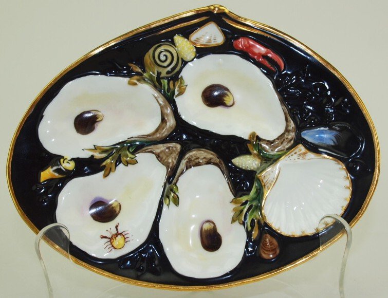 Union Porcelain Works (UPW) small clam shell shaped (1 of 1)