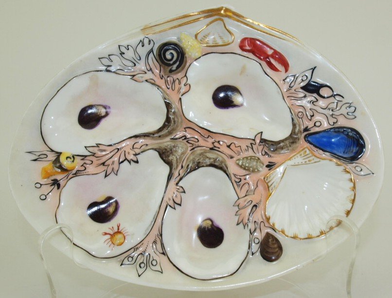 Union Porcelain Works (UPW) small clam shell shaped (1 of 1)