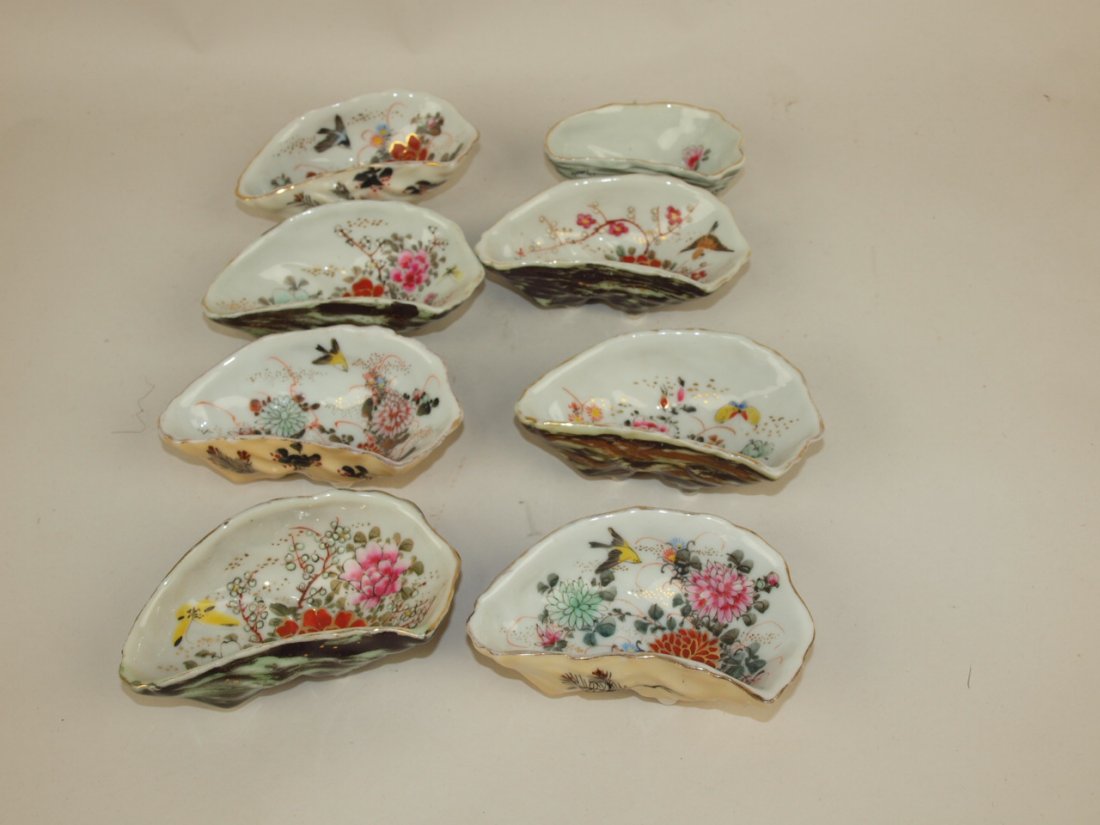 Lot of 8 porcelain oyster shooters: Lot of 8 porcelain oyster shooters