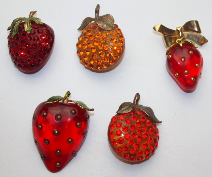 Lot of 5 bakelite and other fruit brooch pins (1 of 1)