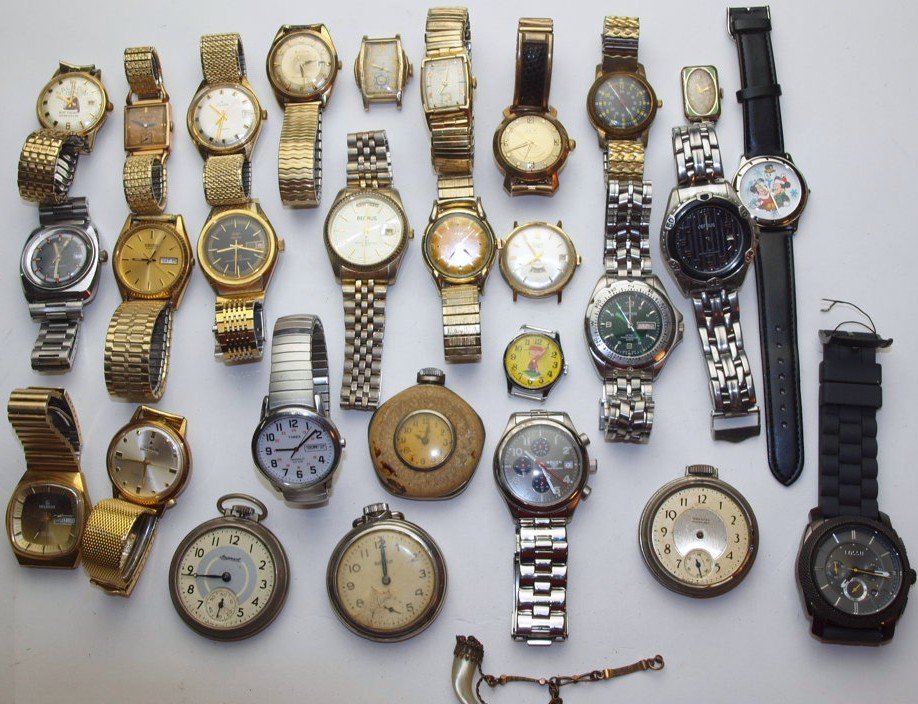 Lot of 28 watches: Bulova, Gruen, Benrus, Fossil,: Lot of 28 watches: Bulova, Gruen, Benrus, Fossil, Louis, Gem Royale, Hamilton, New Haven, Seiko, Sheffield, Helbros, Elgin, & more