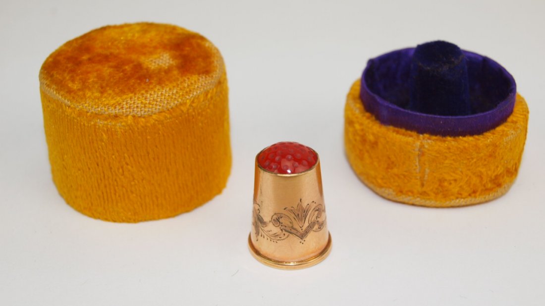 Gold thimble and case: Gold thimble and case