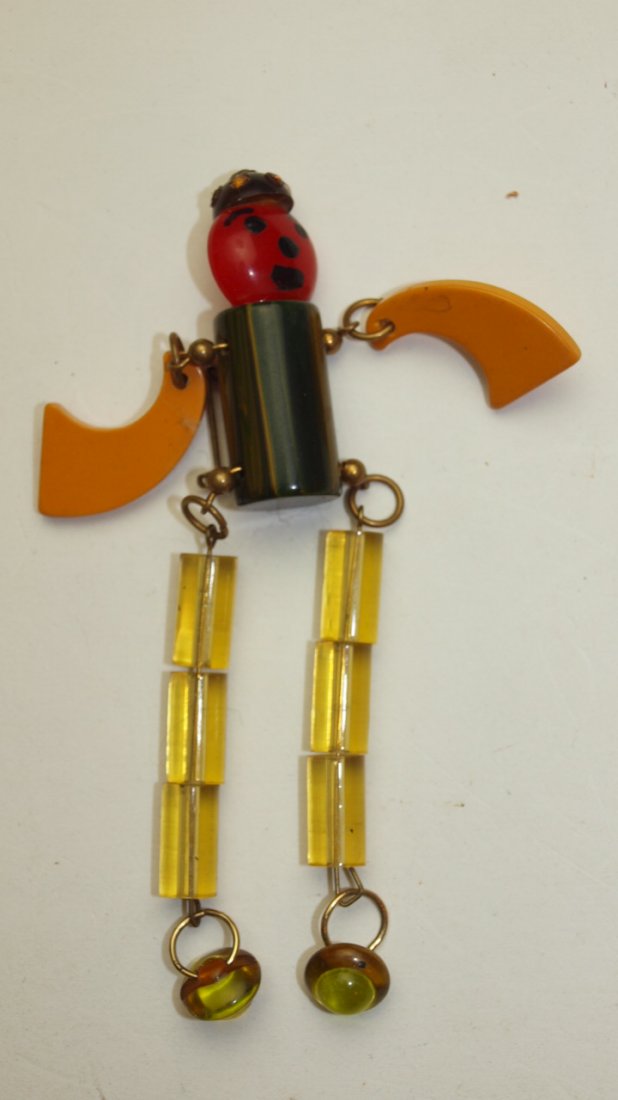 Bakelite brooch of man (1 of 1)