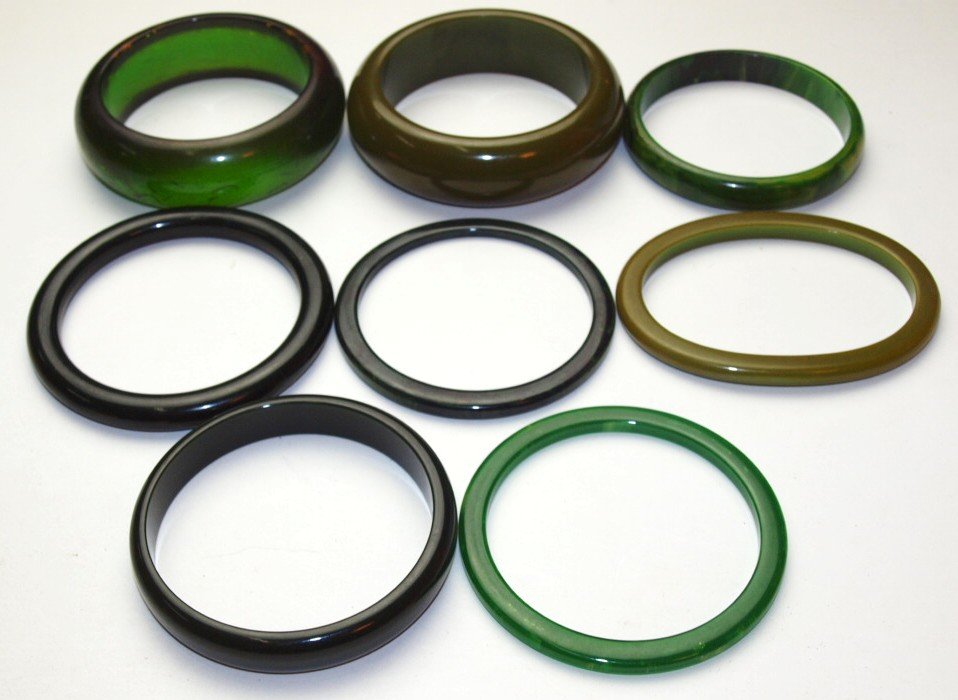Bakelite lot of 8 green bangle bracelets (1 of 1)