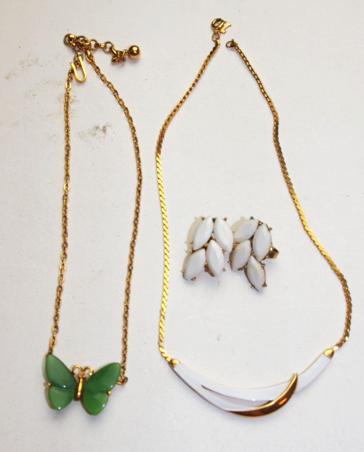 Trifari lot of 2 necklaces and pair of earrings: Trifari lot of 2 necklaces and pair of earrings