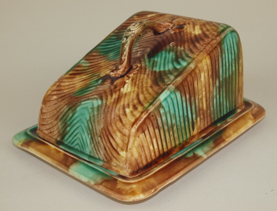 Majolica wedge shape cheese keeper (1 of 1)