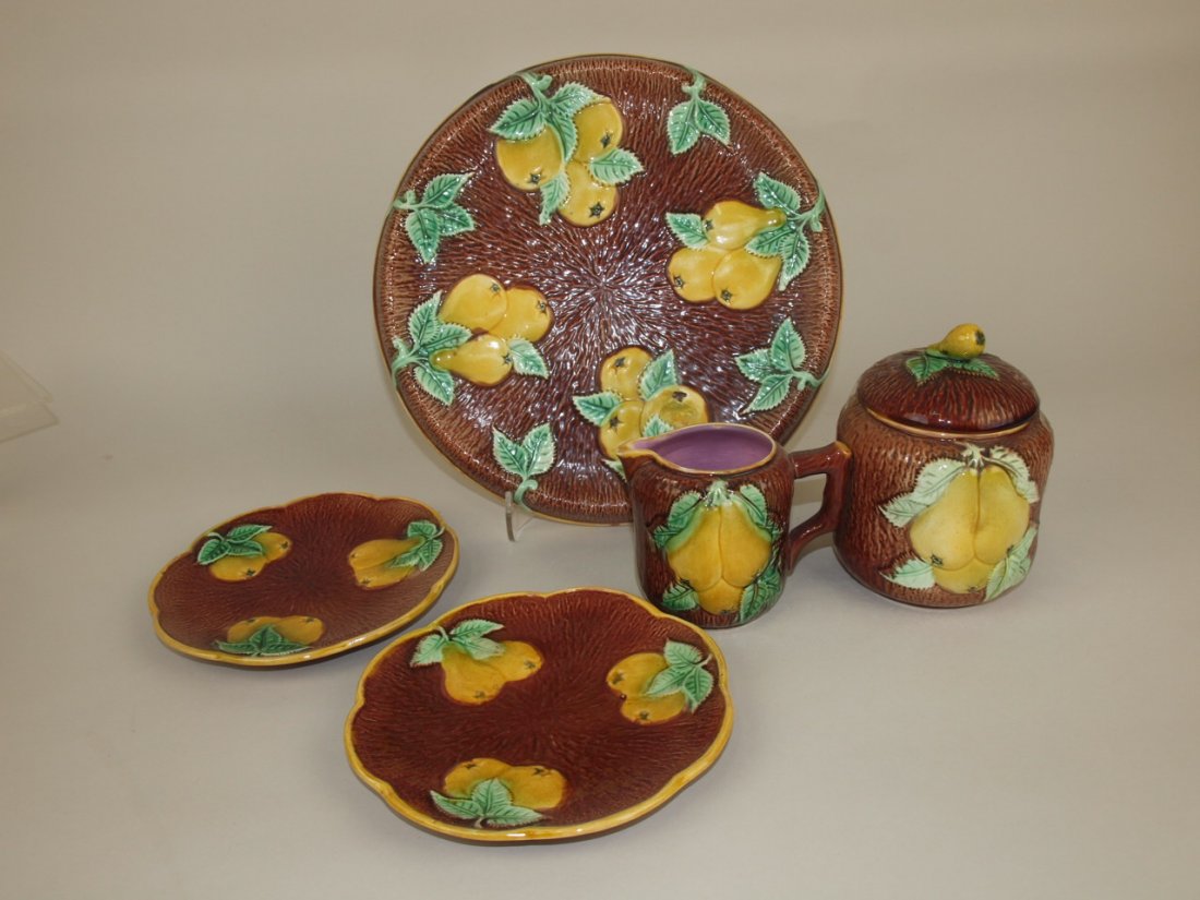 Majolica pear & apple group: round tray, 2 - 61/2" (1 of 1)