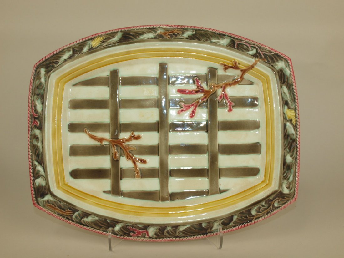 Wedgwood Majolica boat on waves platter, crow's foot (1 of 1)