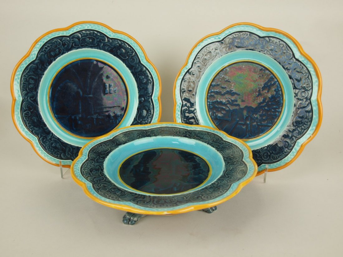 Wedgwood Majolica compote and pair of matching plates (1 of 1)